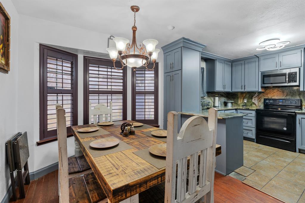 621 Royal Valley Road Grand Prairie, TX 75052 - Photo 8 of 24