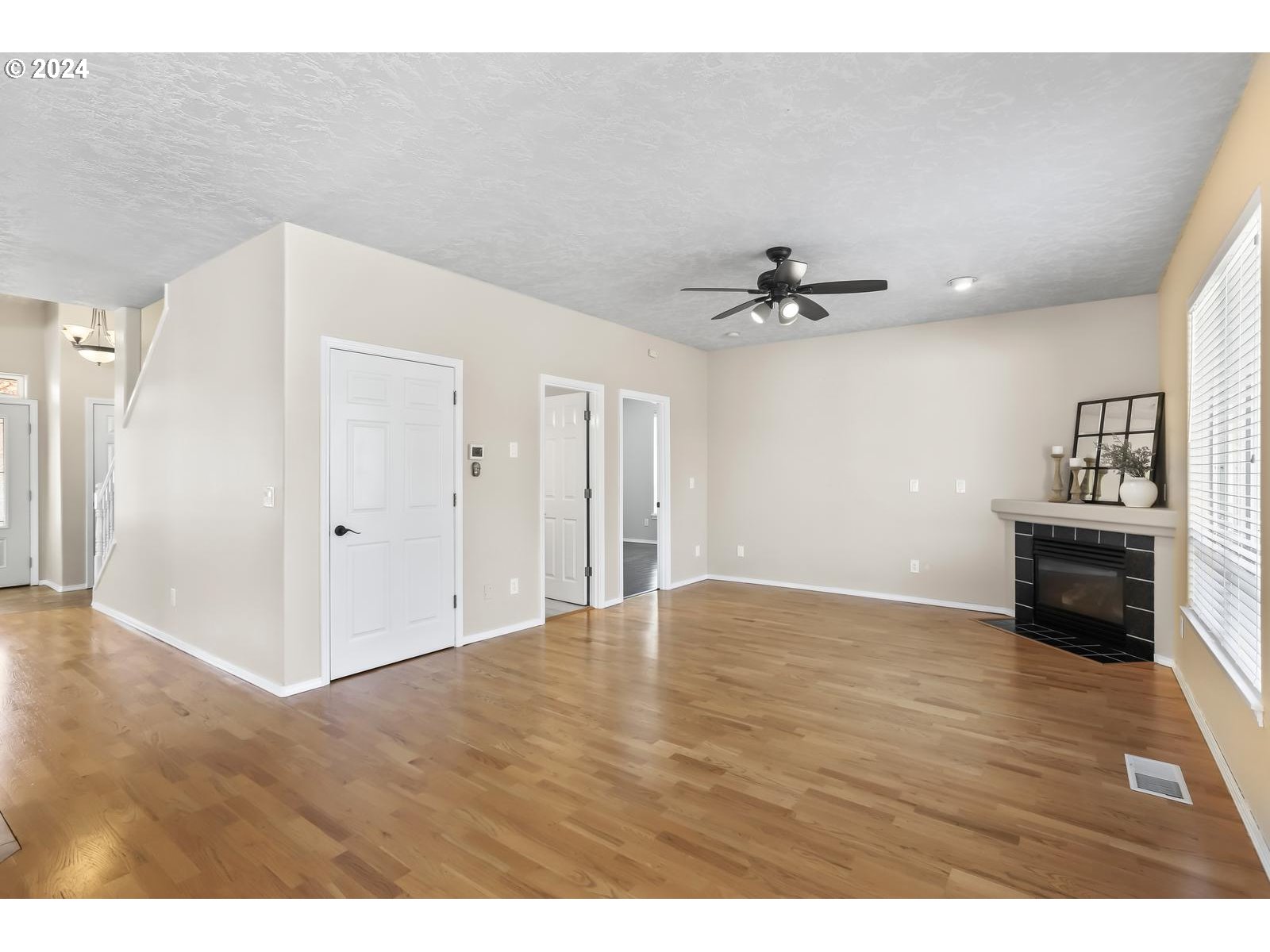 18283 Davis Street Sandy, OR 97055 - Photo 16 of 42 a view of an empty room with a ceiling fan