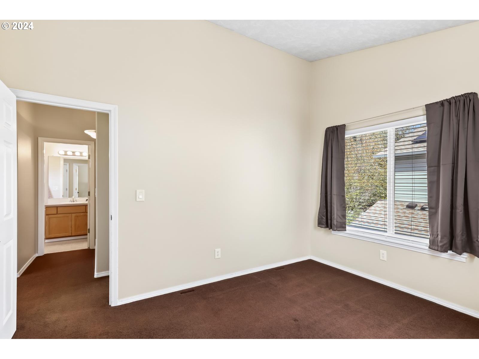18283 Davis Street Sandy, OR 97055 - Photo 28 of 42 a view of an empty room with a window