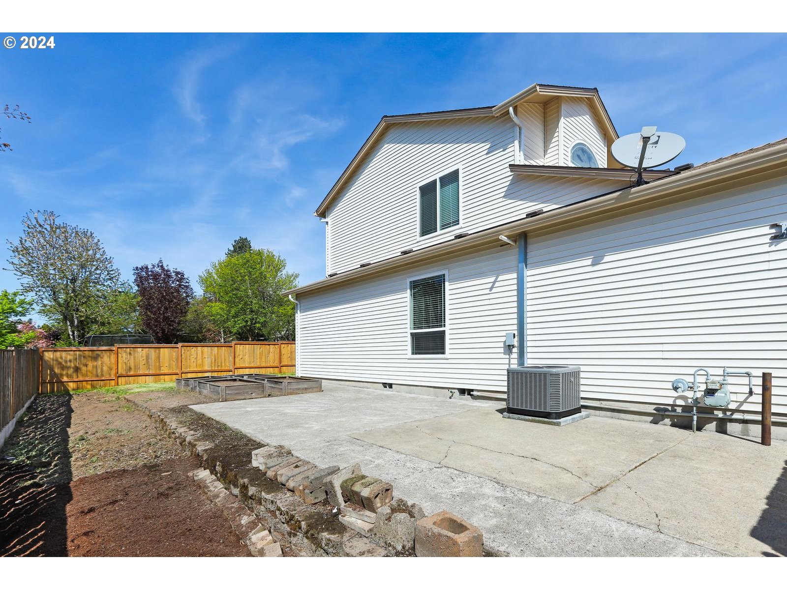 18283 Davis Street Sandy, OR 97055 - Photo 38 of 42 a view of a backyard of the house