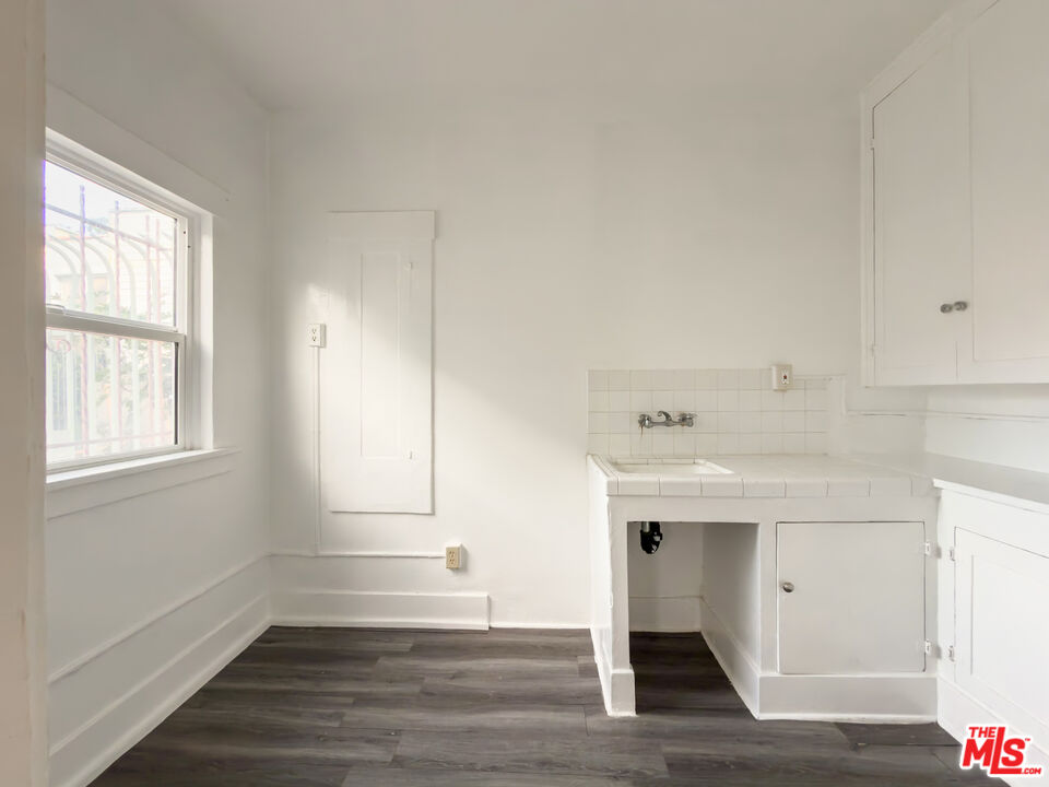 434 South Rampart Boulevard, Unit 108 Los Angeles, CA 90057 - Photo 11 of 18 a view of empty room with wooden floor and fan