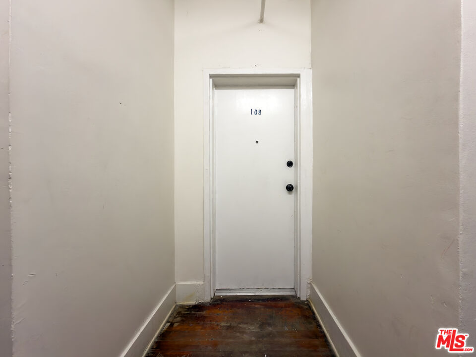 434 South Rampart Boulevard, Unit 108 Los Angeles, CA 90057 - Photo 14 of 18 a view of small space