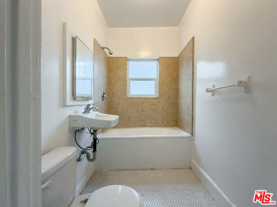 434 South Rampart Boulevard, Unit 108 Los Angeles, CA 90057 - Photo 9 of 18 a bathroom with a sink a toilet and bathtub