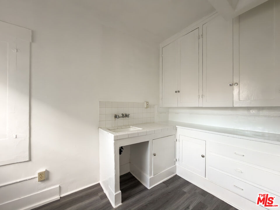 434 South Rampart Boulevard, Unit 108 Los Angeles, CA 90057 - Photo 10 of 18 a view of cabinets with wooden floor