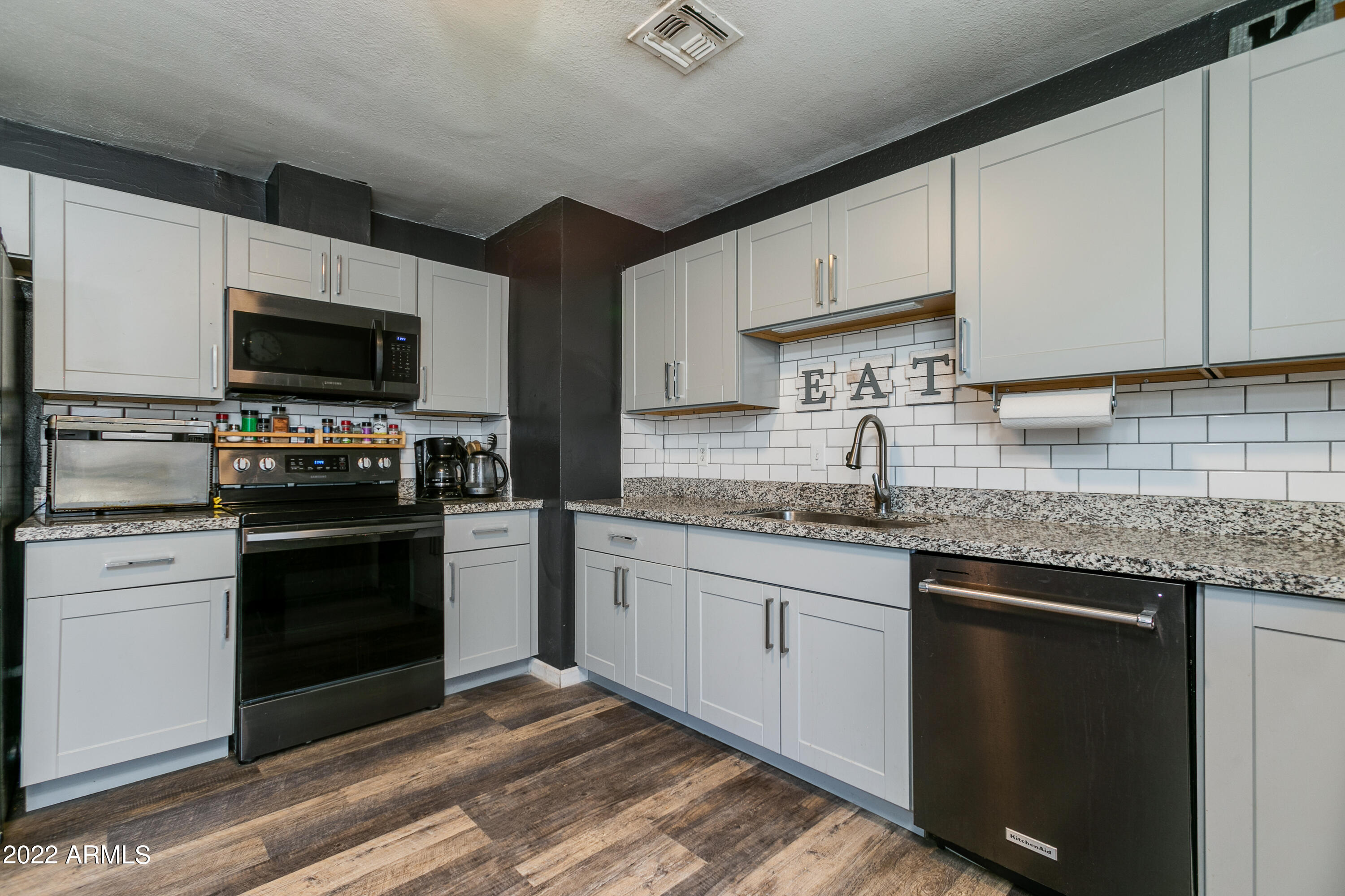 4728 East Pecan Road Phoenix, AZ 85040 - Photo 13 of 29 14-Pecan