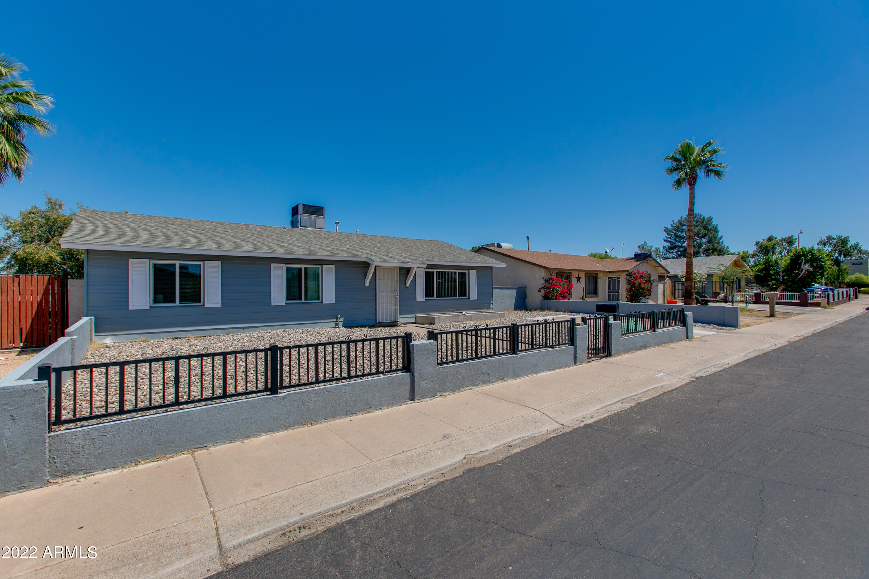 4728 East Pecan Road Phoenix, AZ 85040 - Photo 4 of 29 02-Pecan