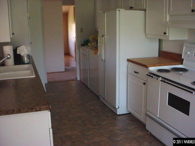 4000 Jasper Lane Reno, NV 89509 - Photo 3 of 10 a kitchen with a stove and a refrigerator