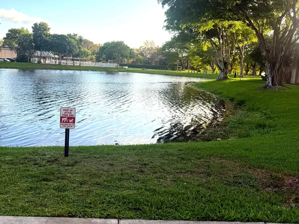 $2,300 | 2331 Northwest 96th Terrace, Unit 17M, Pembroke Pines, FL 33024