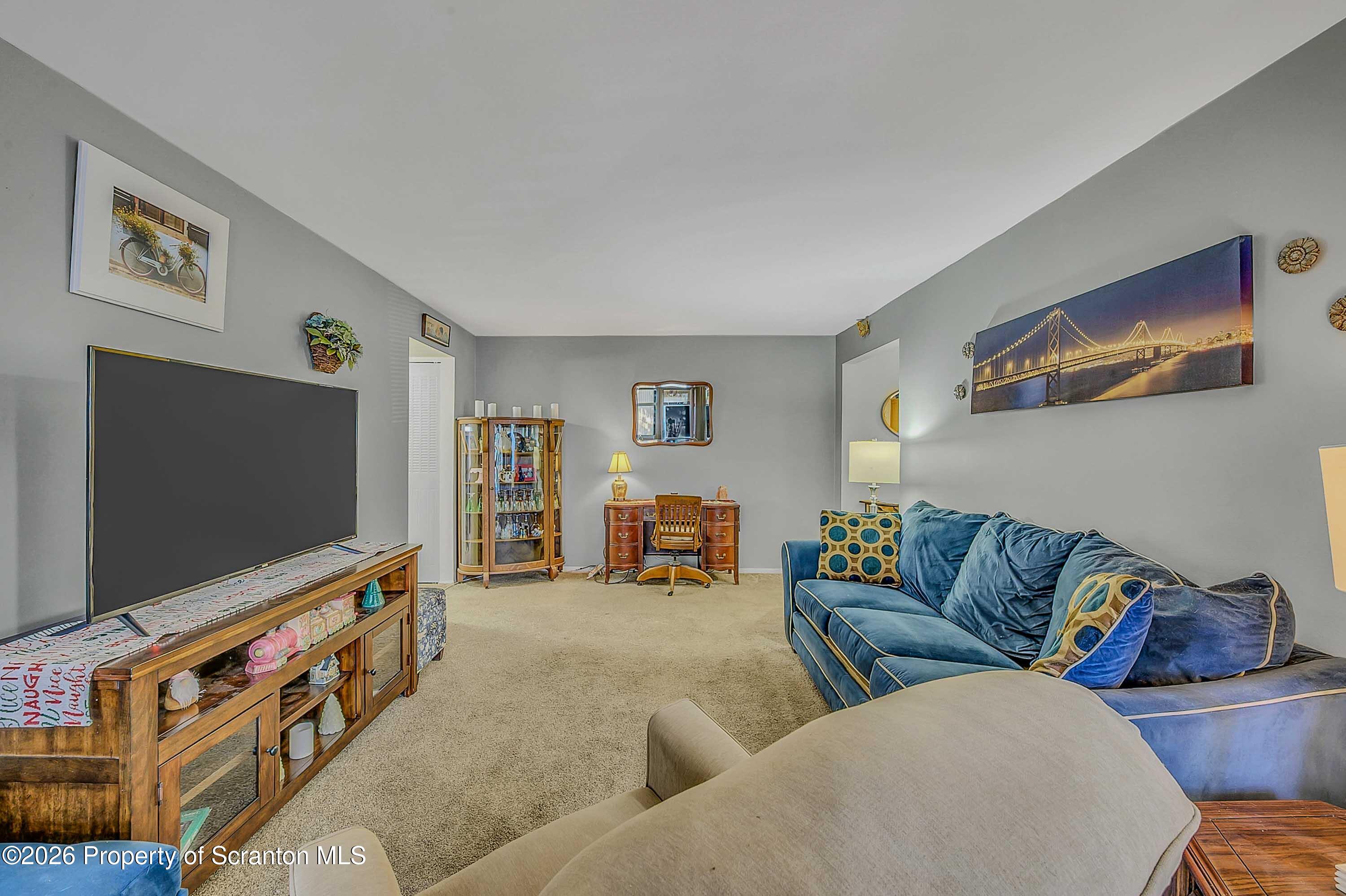 1603 Summit Pointe Scranton, PA 18508 - Photo 11 of 28 Living Room