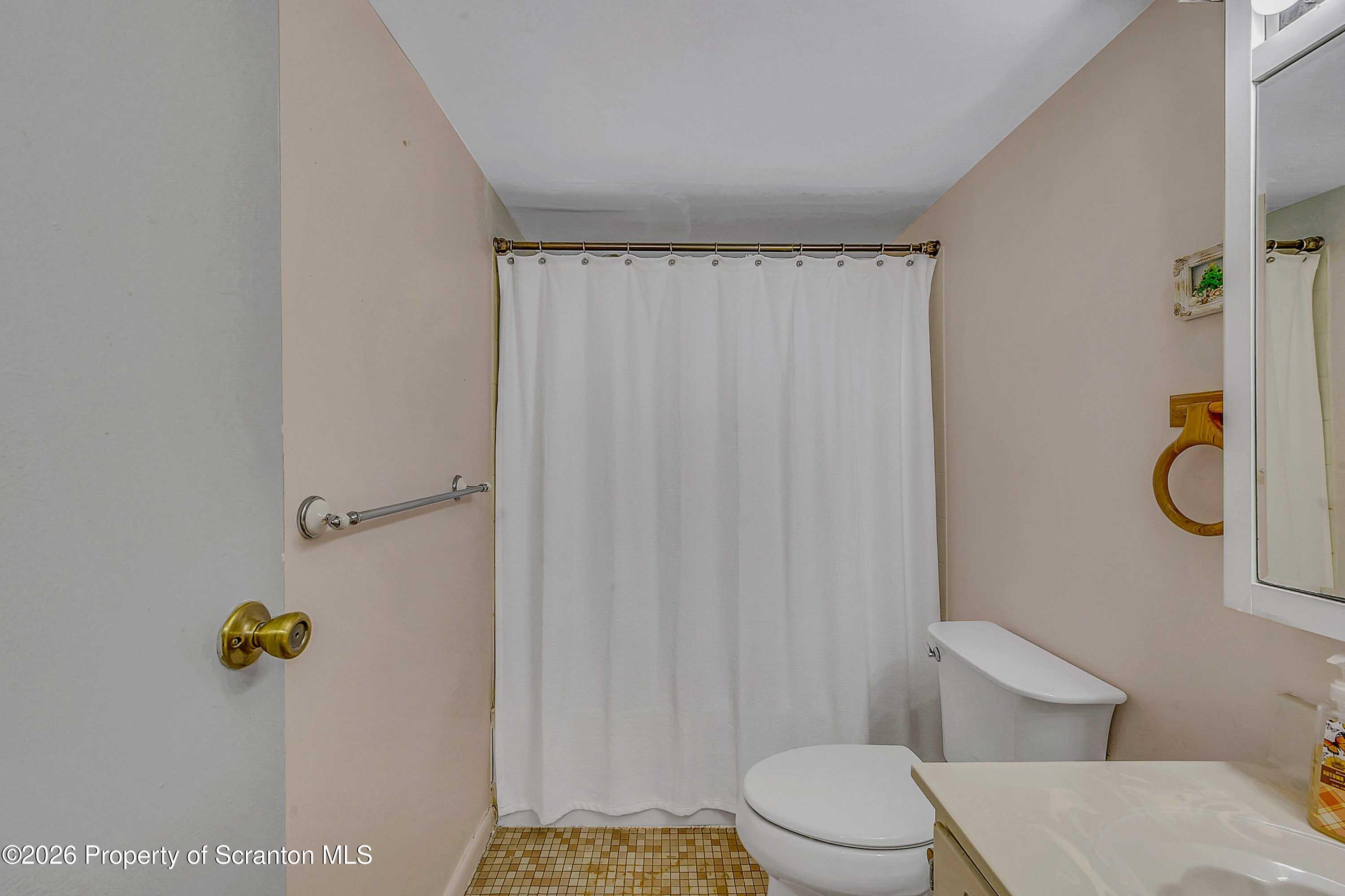 1603 Summit Pointe Scranton, PA 18508 - Photo 17 of 28 Full Bathroom