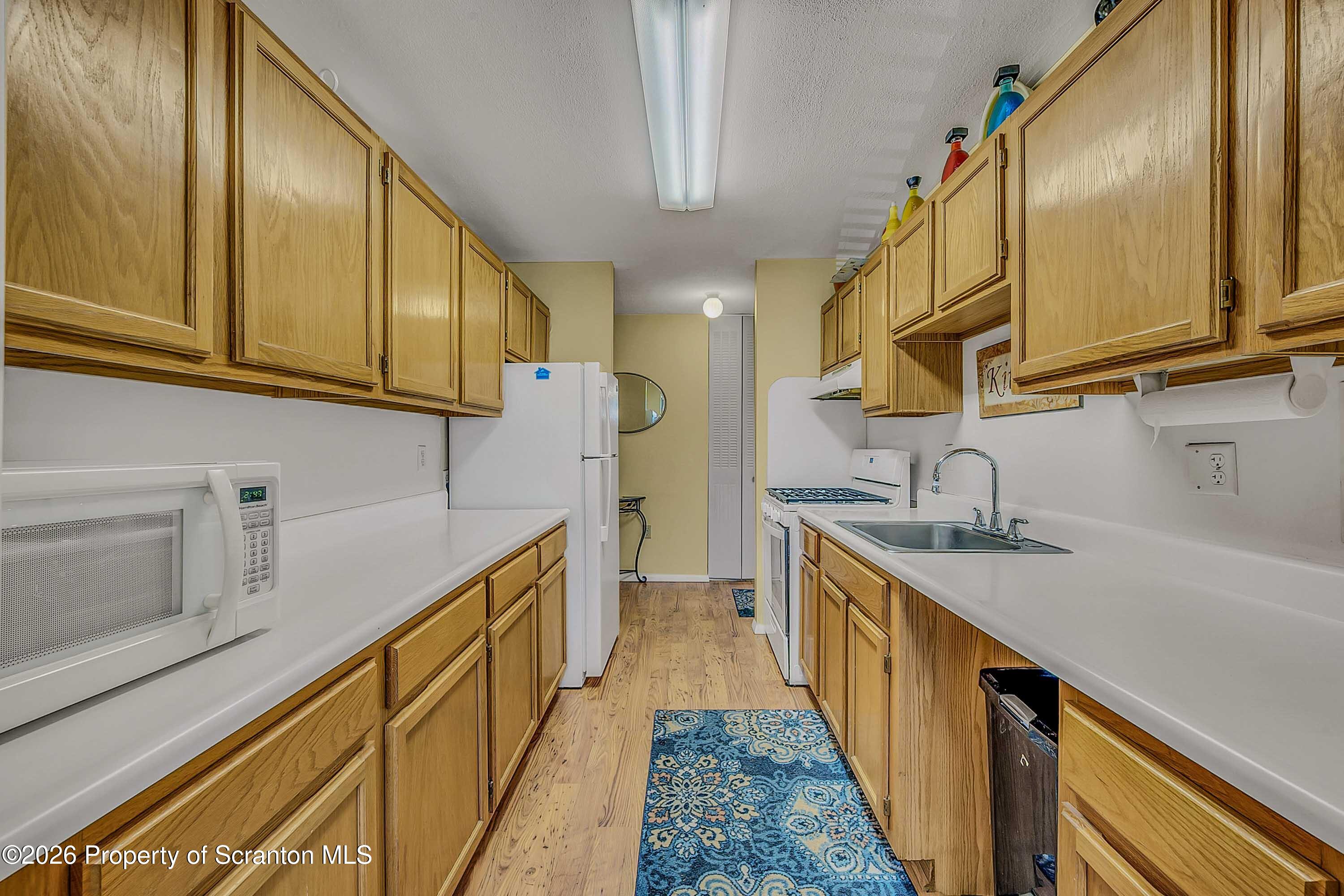 1603 Summit Pointe Scranton, PA 18508 - Photo 6 of 28 Kitchen