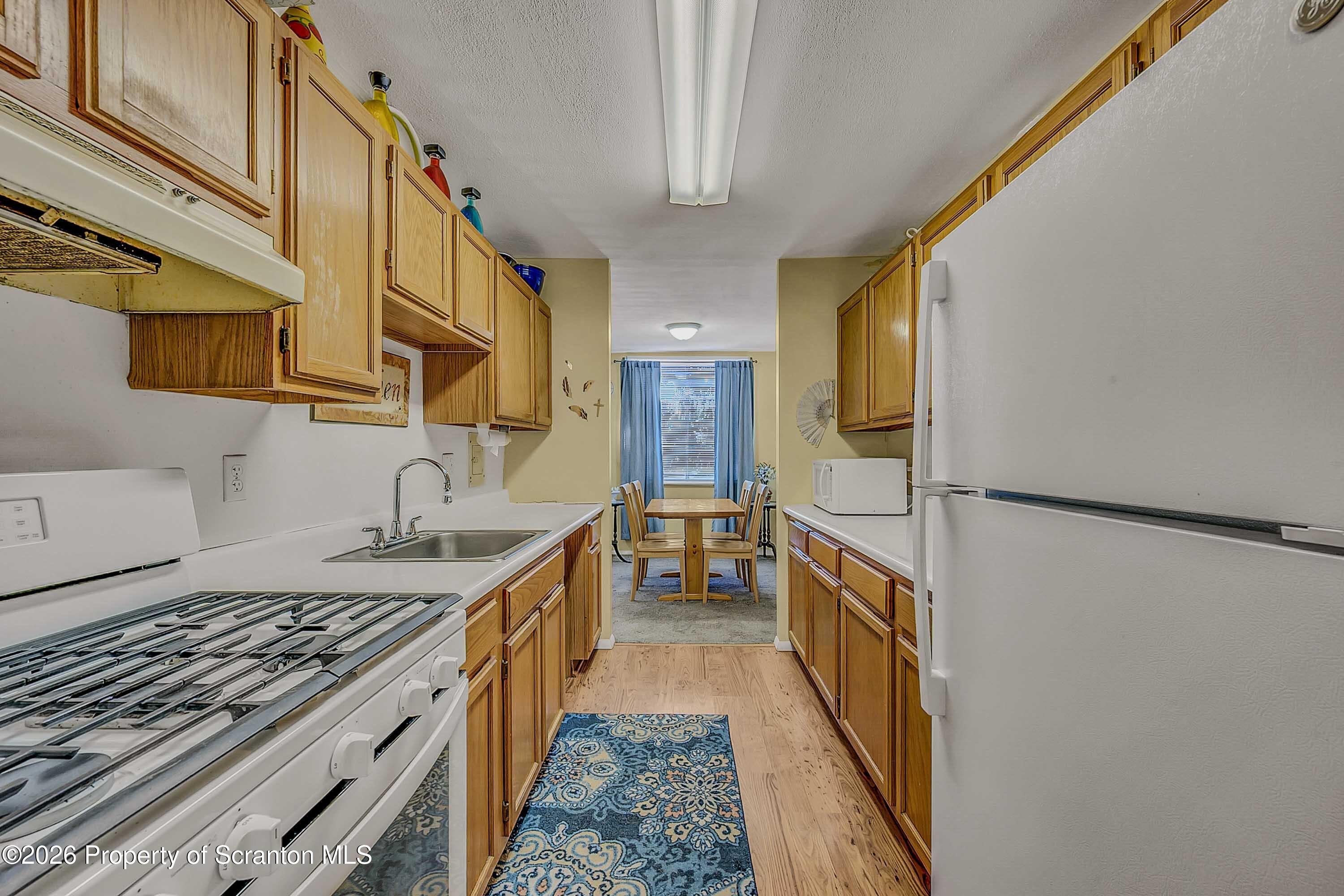 1603 Summit Pointe Scranton, PA 18508 - Photo 7 of 28 Kitchen