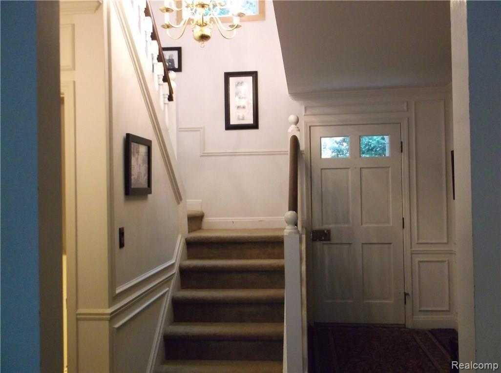 616 Washington Road Grosse Pointe, MI 48230 - Photo 3 of 25 Foyer