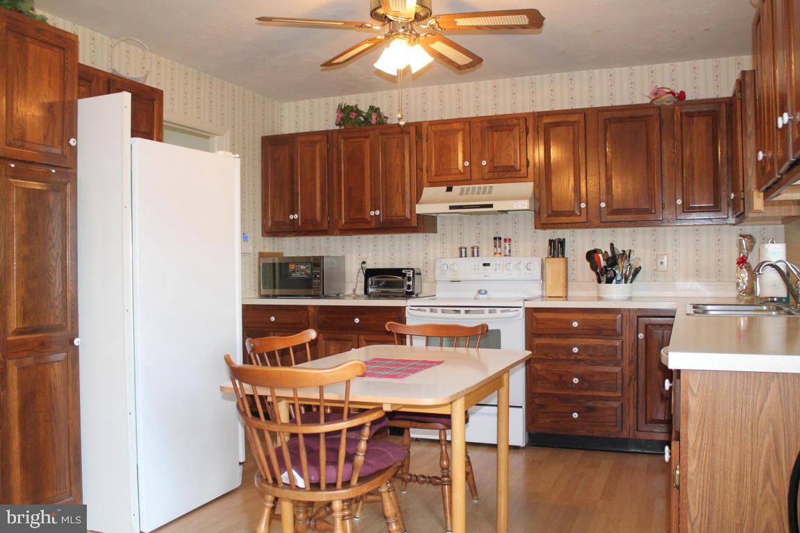 4 Brookfield Road Lititz, PA 17543 - Photo 2 of 27