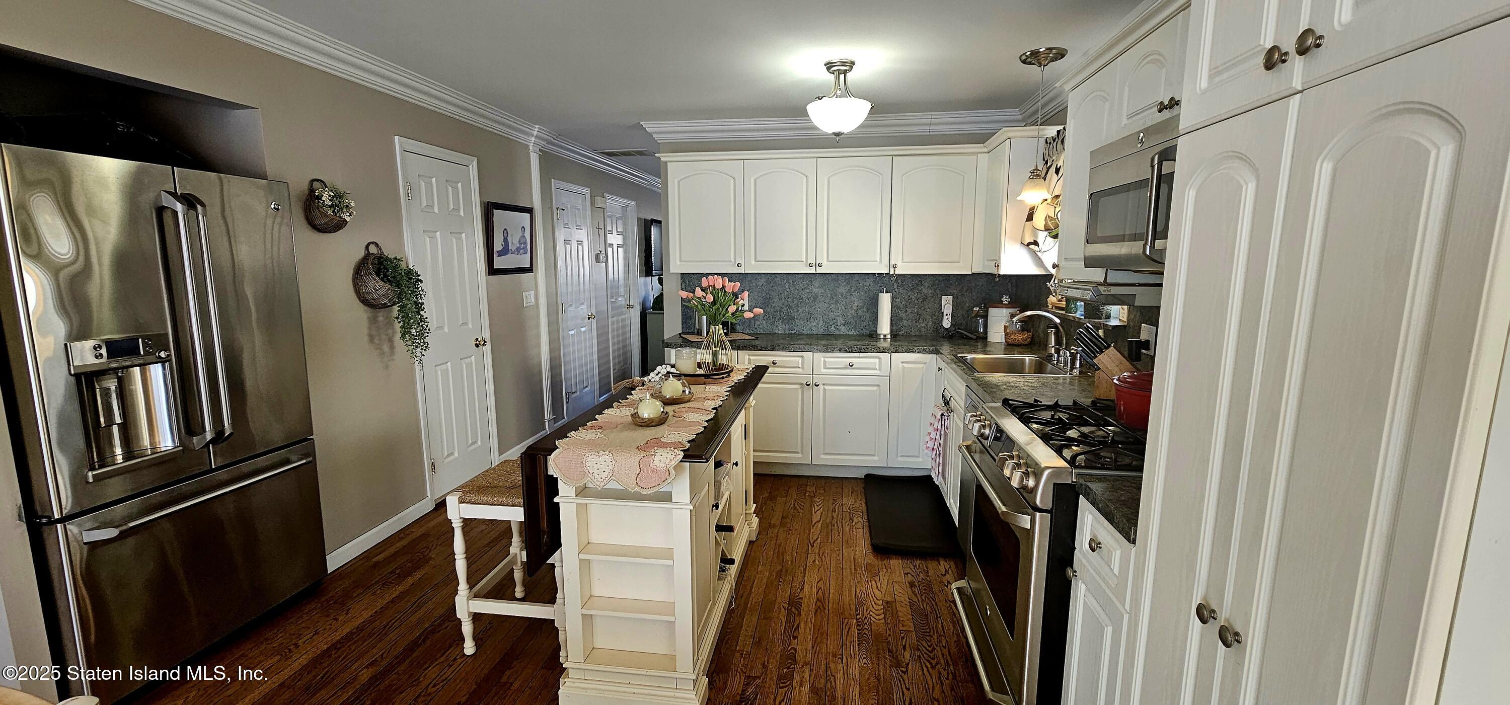 480 Riga Street Staten Island, NY 10306 - Photo 6 of 24 20250201_115858