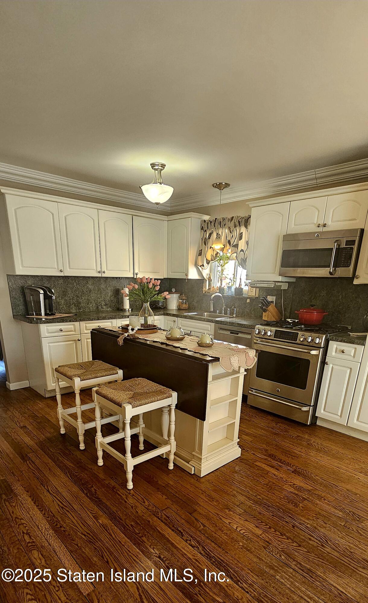 480 Riga Street Staten Island, NY 10306 - Photo 7 of 24 20250201_115824