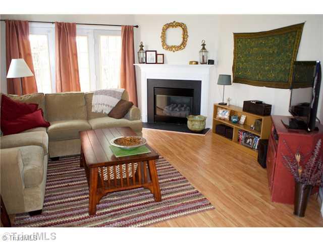 7512 Riverside Court Clemmons, NC 27012 - Photo 3 of 16 Living Room.