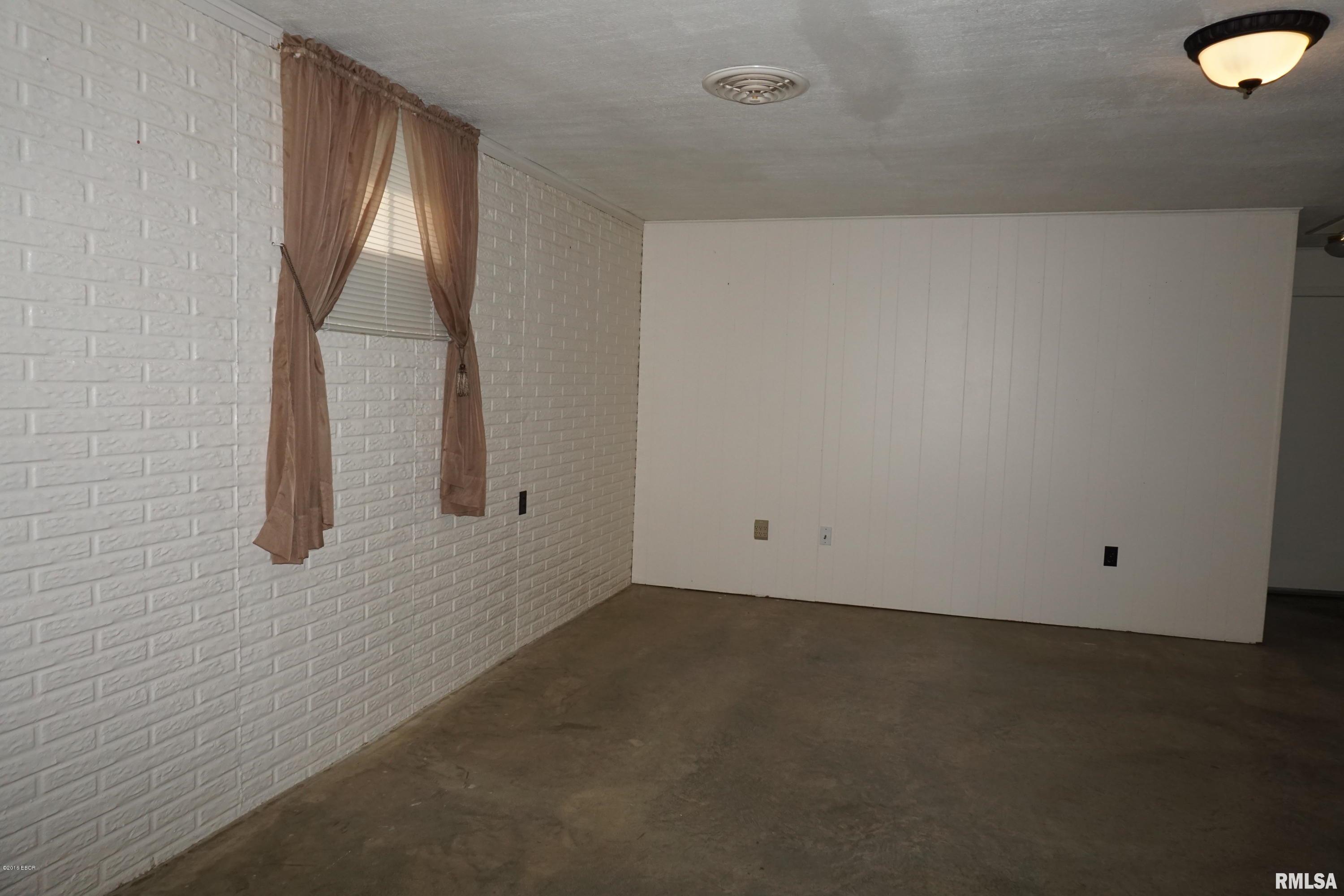 8825 Seavers Road Iuka, IL 62849 - Photo 17 of 26