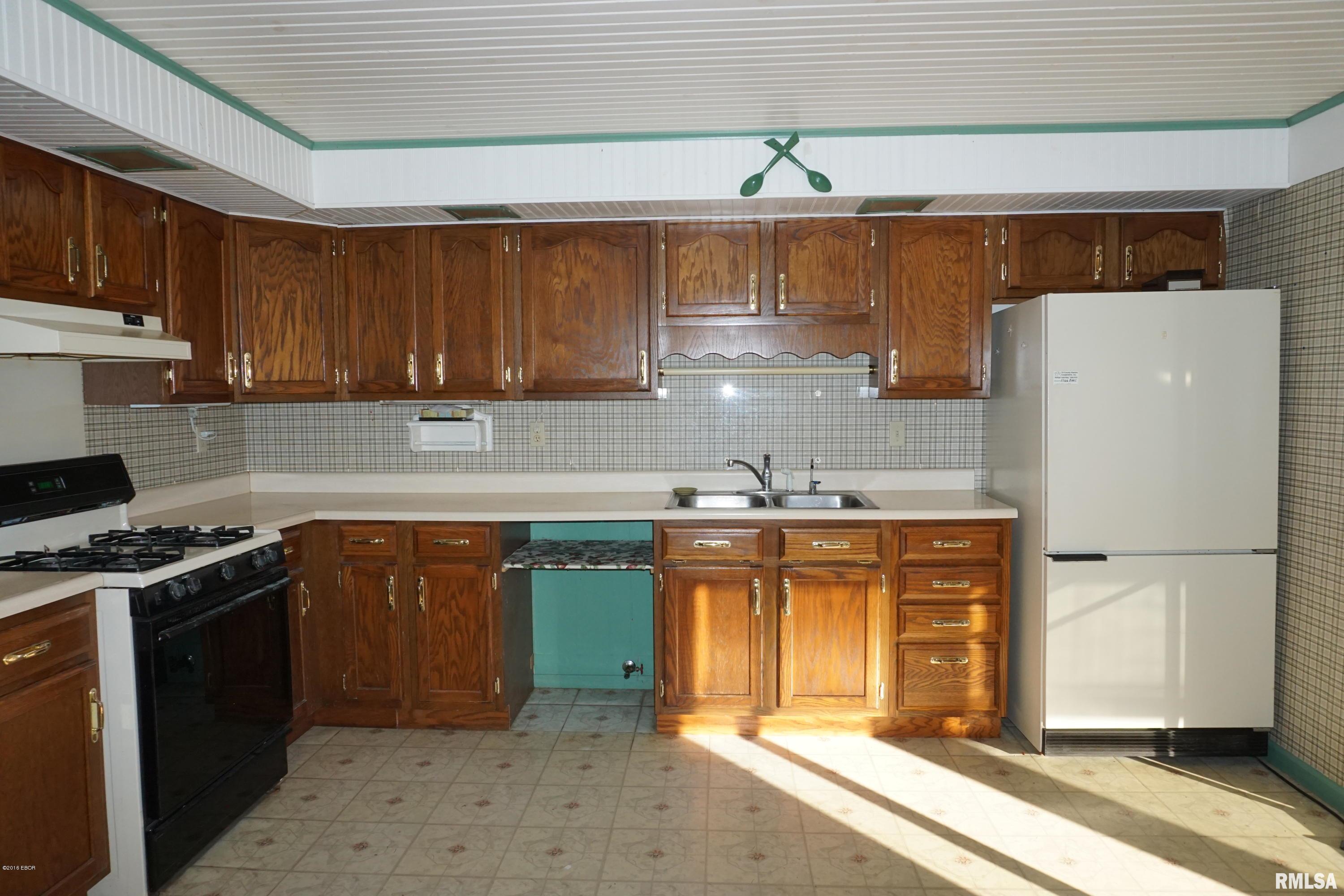 8825 Seavers Road Iuka, IL 62849 - Photo 3 of 26
