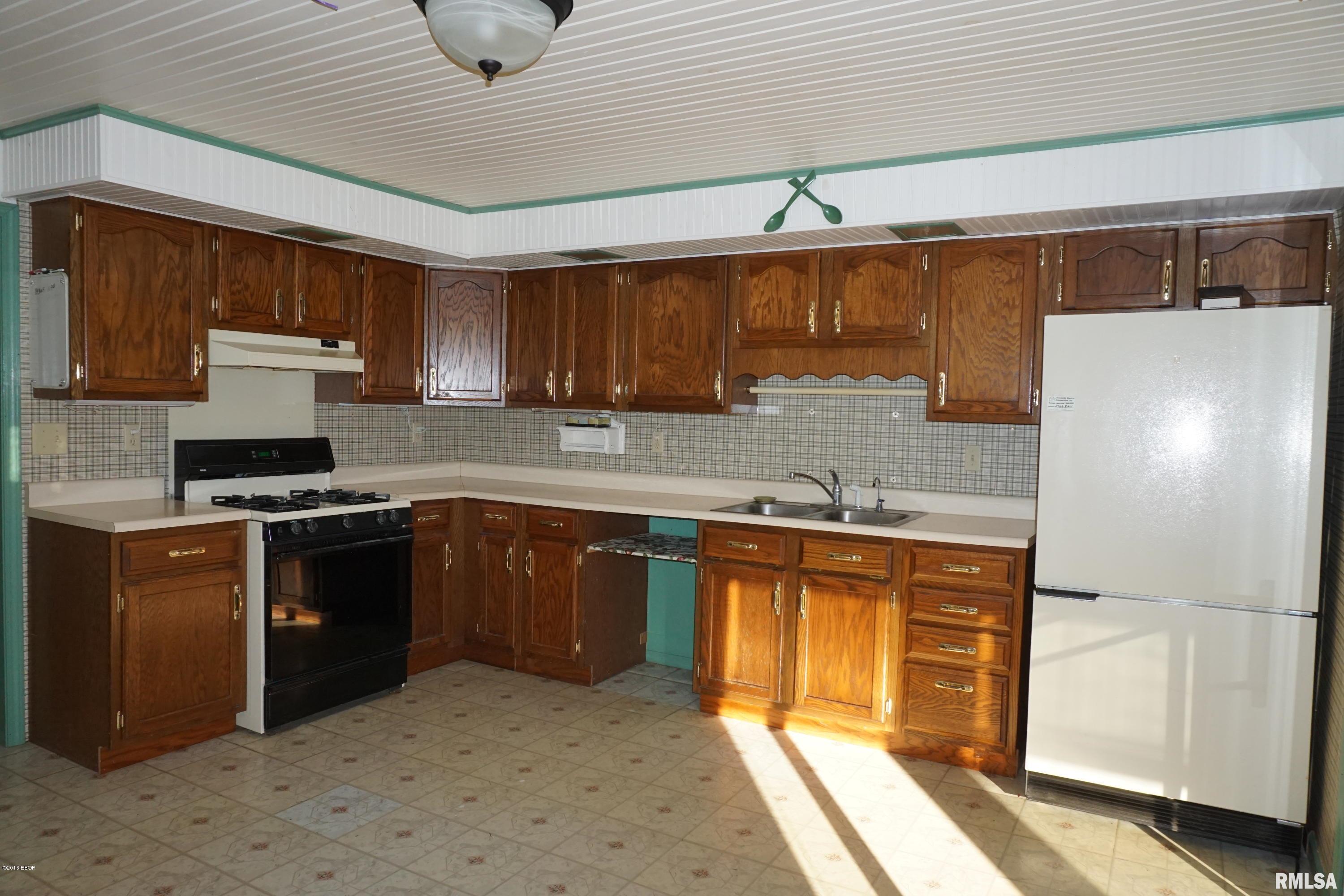 8825 Seavers Road Iuka, IL 62849 - Photo 5 of 26
