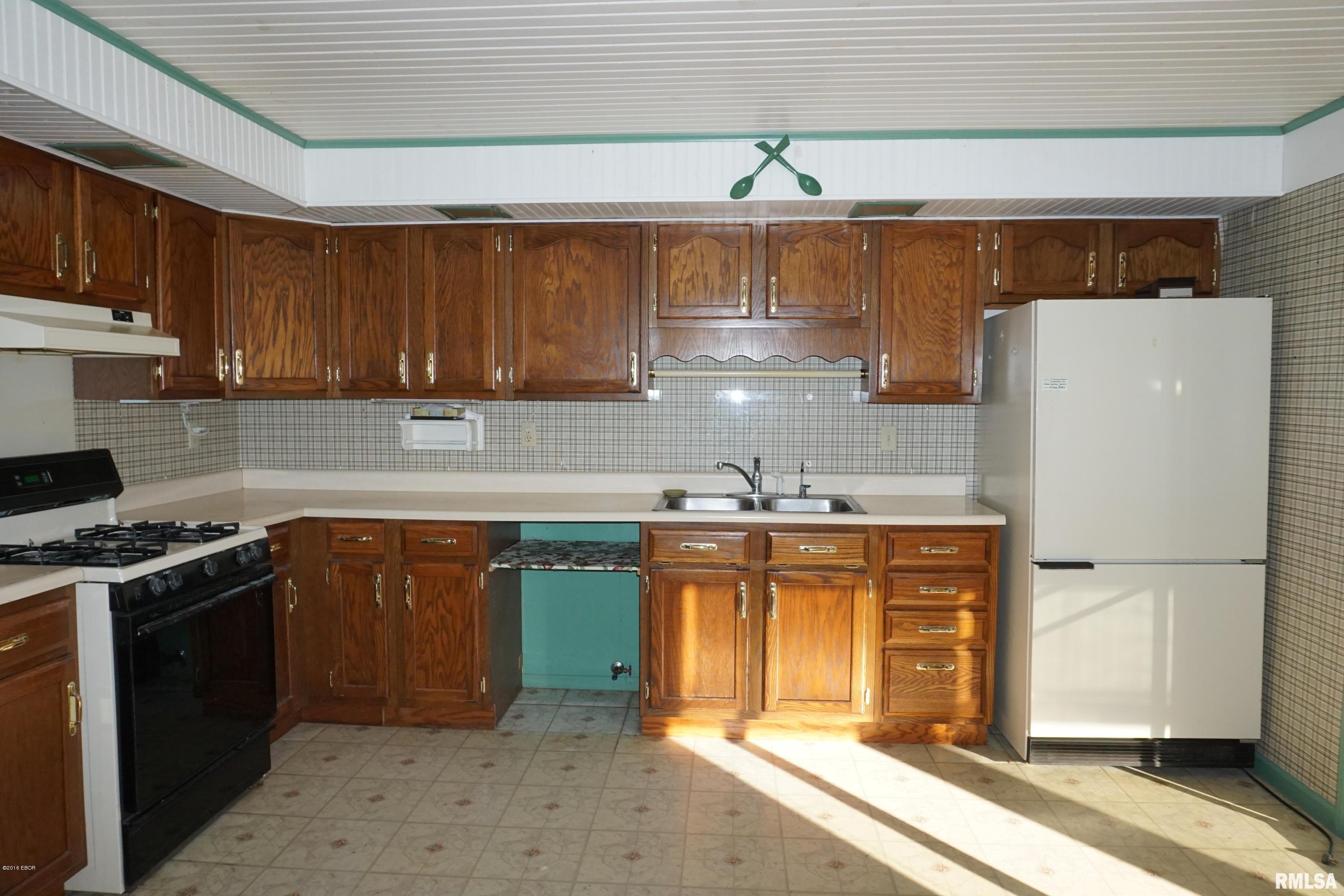 8825 Seavers Road Iuka, IL 62849 - Photo 6 of 26