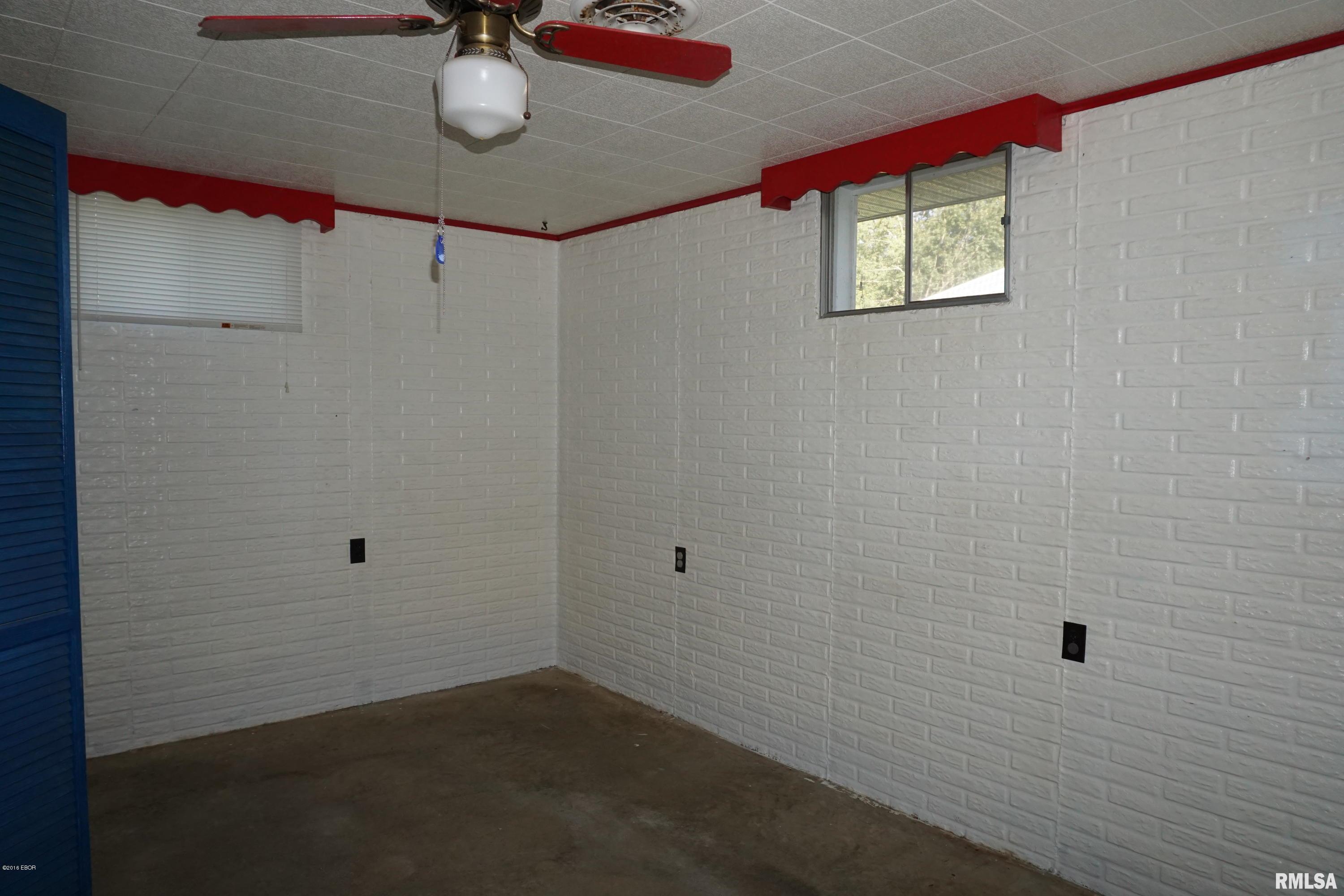 8825 Seavers Road Iuka, IL 62849 - Photo 9 of 26