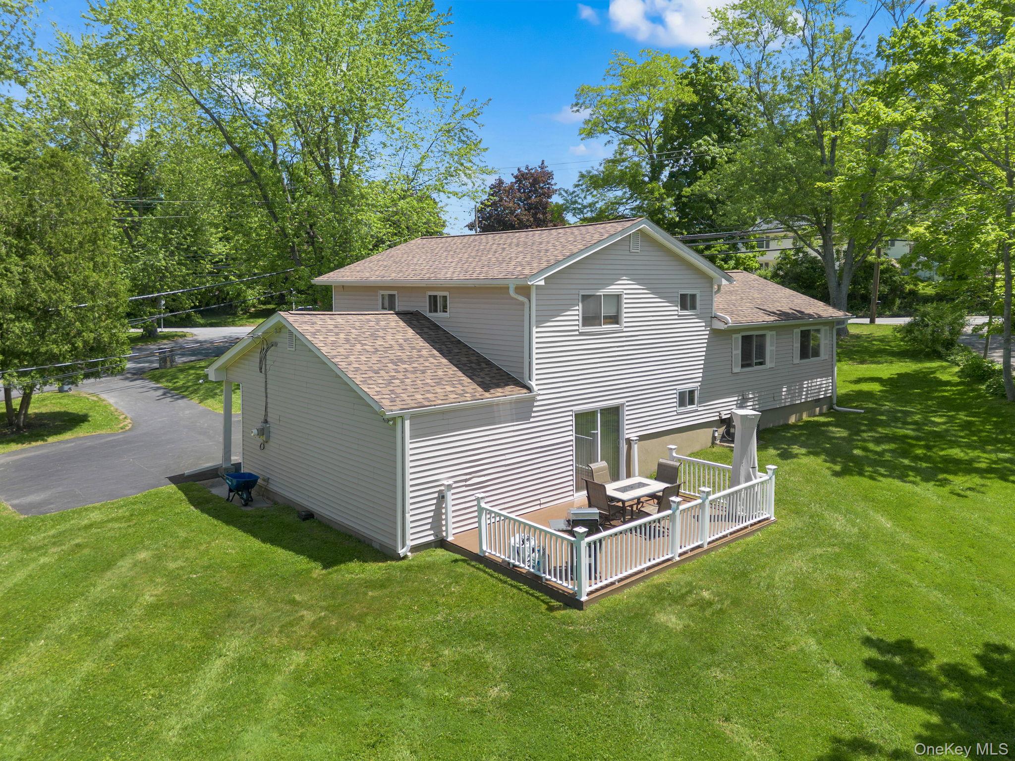 351 London Road Yorktown Heights, NY 10598 - Photo 3 of 32