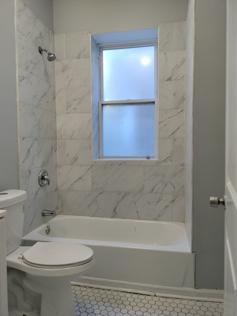5725 South Green Street, Unit 1 Chicago, IL 60621 - Photo 18 of 18 a bathroom with a toilet and a bathtub