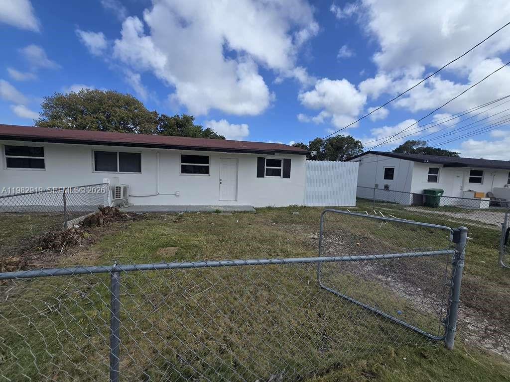 a view of a house with a backyard