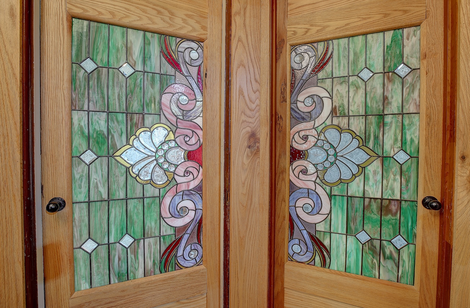 1903 South Austin Avenue Georgetown, TX 78626 - Photo 4 of 40 Magnificent stained glass inserts adorn 3 places in the home. Here 2 have been incorporated to the Hall bath on the right, and Breakfast room on the left. They allow beautiful light to waft into the hallway area.