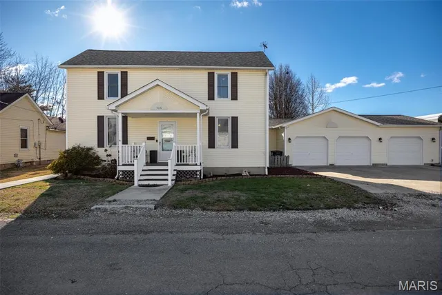$237,500 | 306 East Putnam Street, Mount Olive, IL 62069