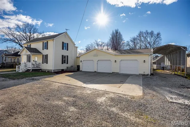 $237,500 | 306 East Putnam Street, Mount Olive, IL 62069