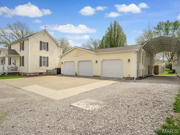 $227,500 | 306 East Putnam Street, Mount Olive, IL 62069