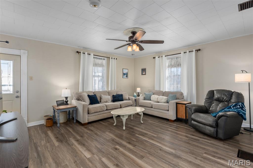 306 East Putnam Street Mount Olive, IL 62069 - Photo 4 of 30