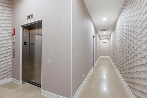 $4,000 | 2317 North Clark Street, Unit 310, Chicago, IL 60614