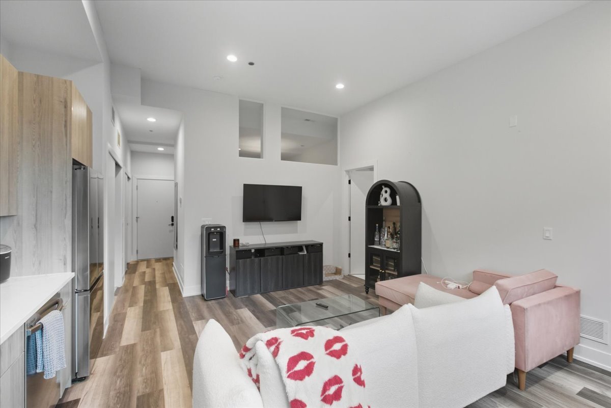 2317 North Clark Street, Unit 310 Chicago, IL 60614 - Photo 4 of 17