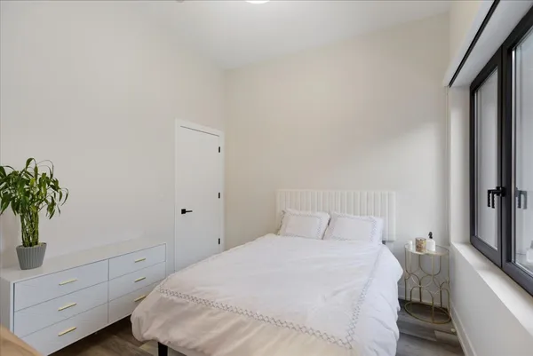 $4,000 | 2317 North Clark Street, Unit 310, Chicago, IL 60614