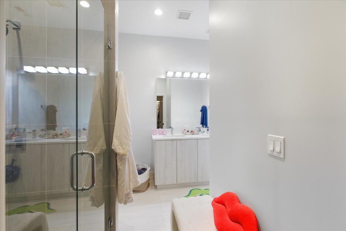 2317 North Clark Street, Unit 310 Chicago, IL 60614 - Photo 10 of 17