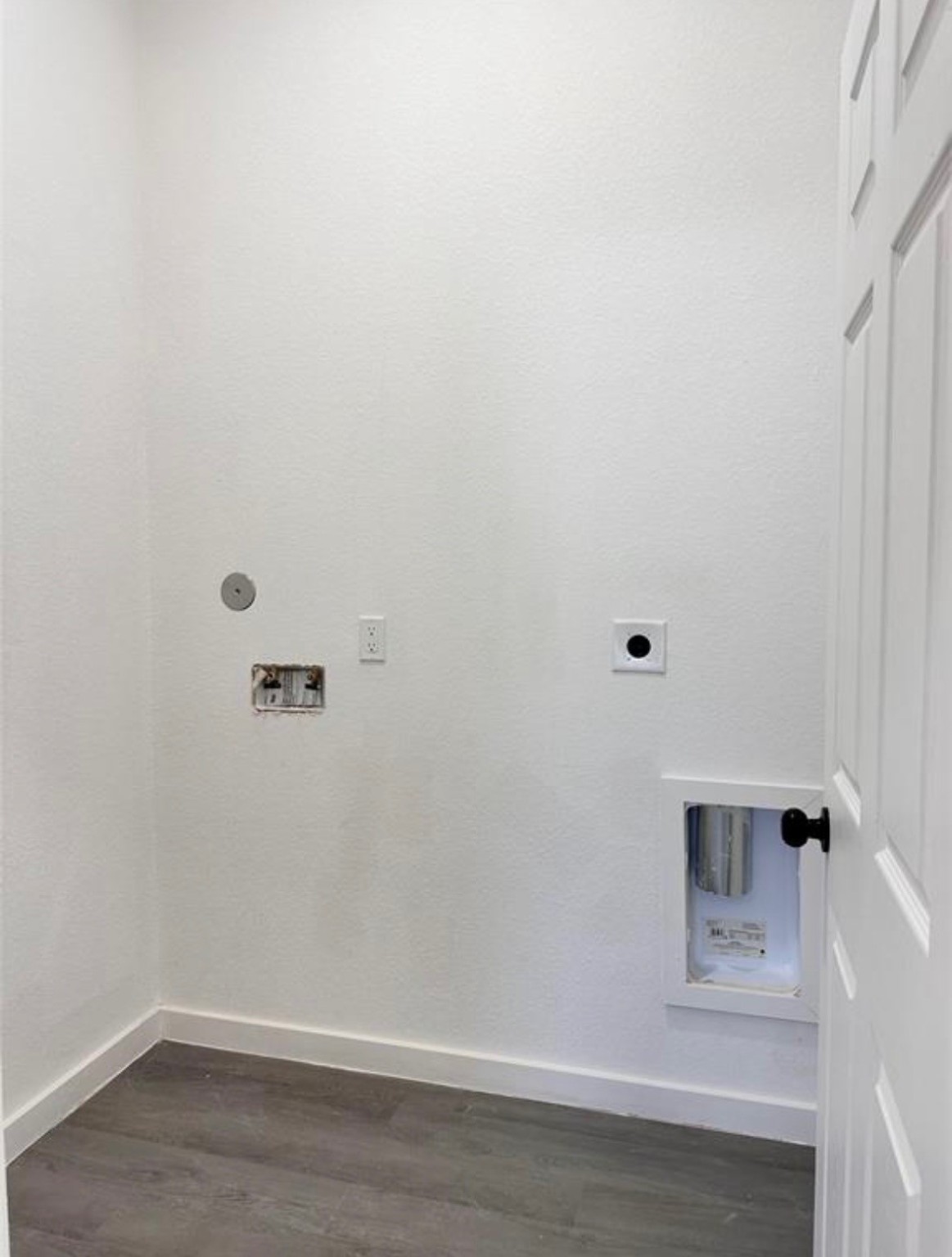 328 Clearwater Street Houston, TX 77029 - Photo 10 of 10 a view of a small space