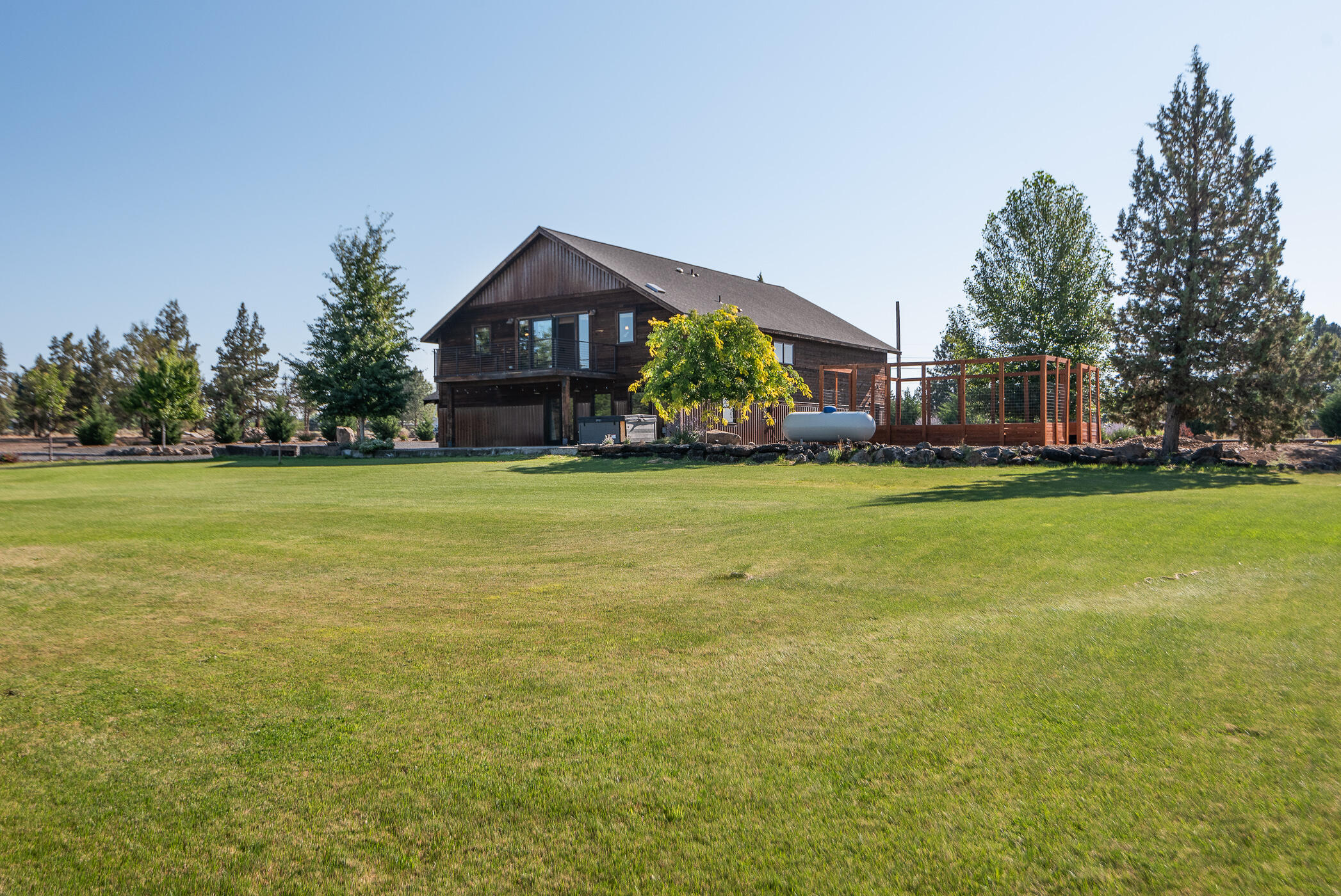 65025 Hunnell Road Bend, OR 97703 - Photo 31 of 50 32Lawn To patio
