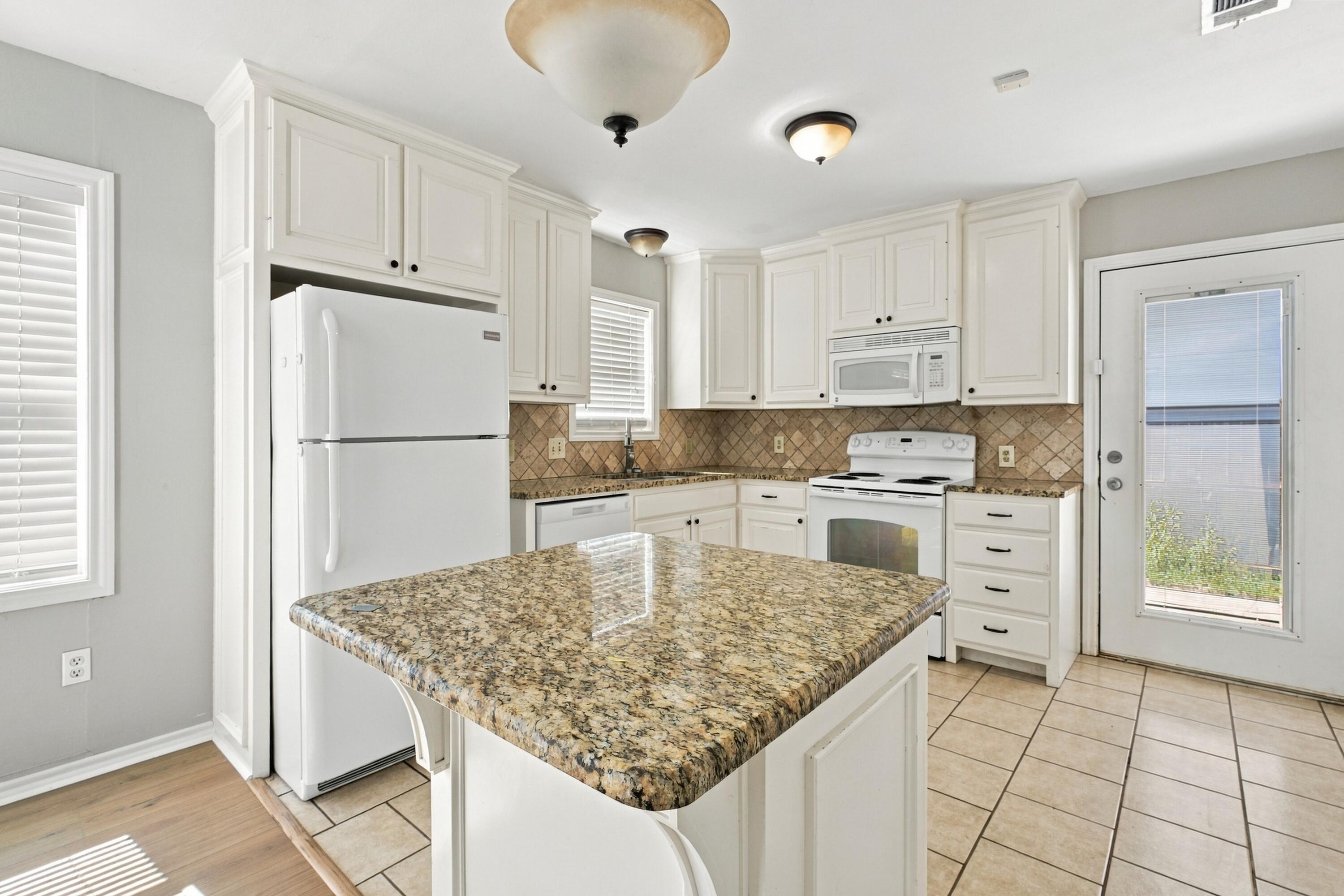 3405 29th Street Lubbock, TX 79410 - Photo 9 of 28 DSC03411