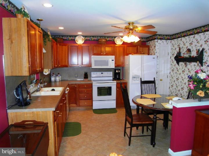 244 North View Road Fleetwood, PA 19522 - Photo 5 of 25 Gallery Image 5