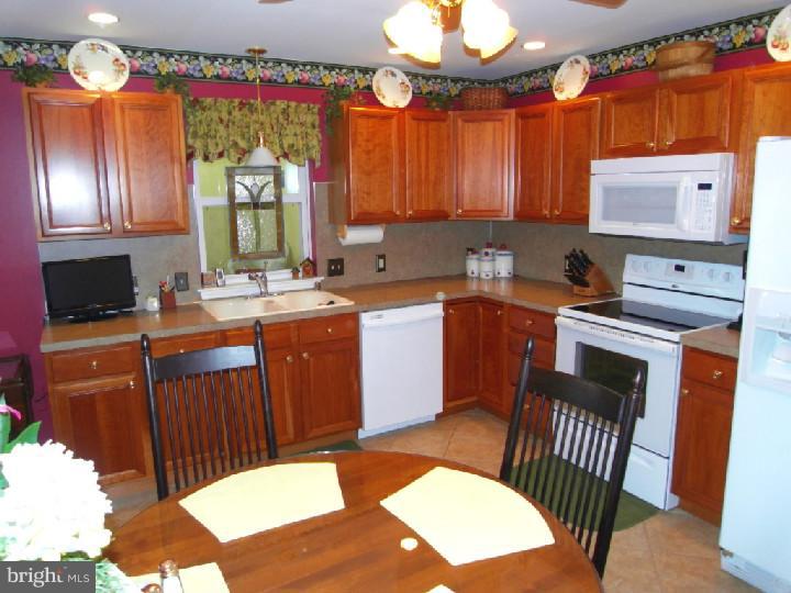 244 North View Road Fleetwood, PA 19522 - Photo 6 of 25 Gallery Image 6