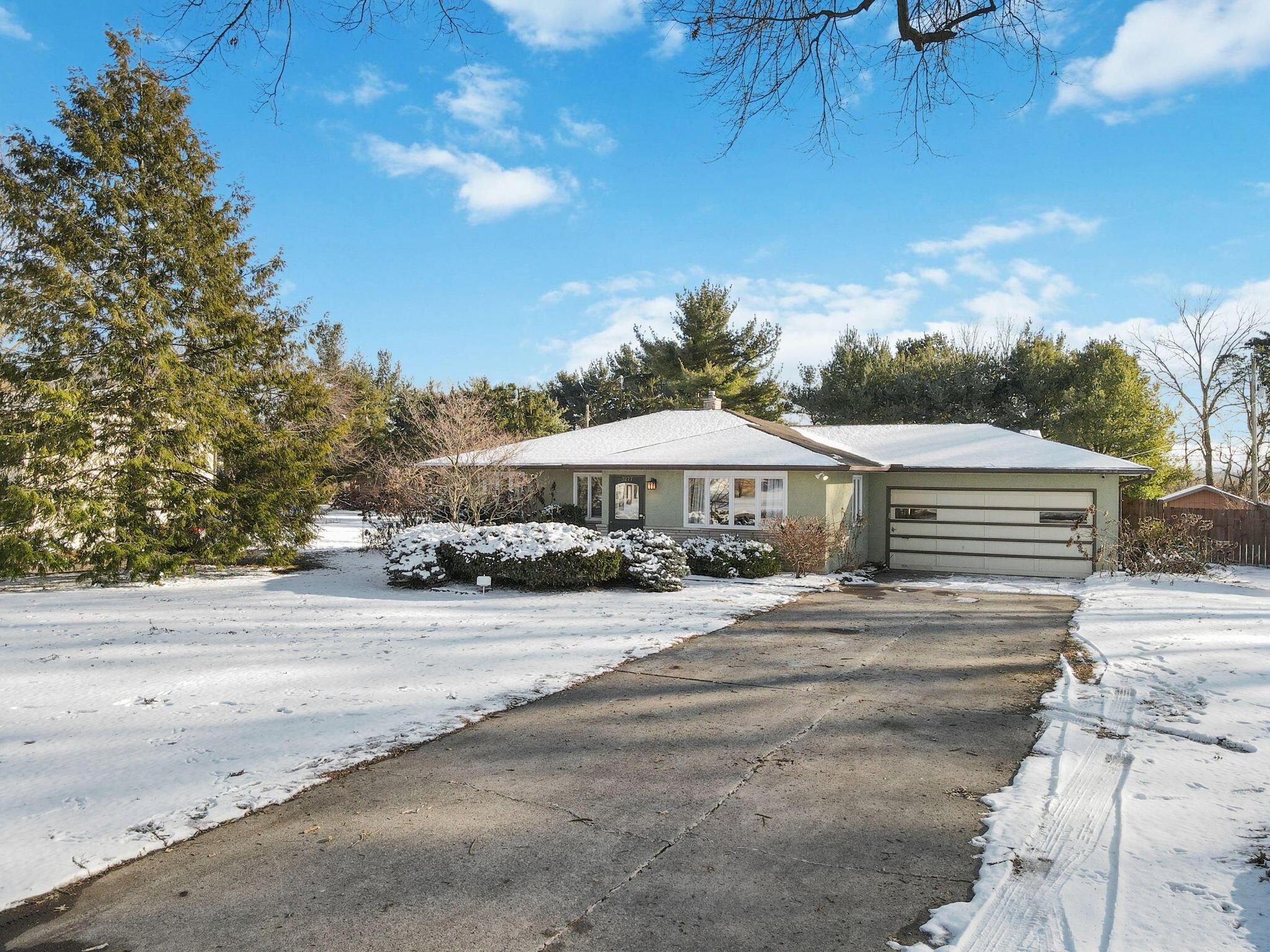 3277 Cross Keys Road Columbus, OH 43232 - Photo 4 of 61 66-web-or-mls-DJI_0977