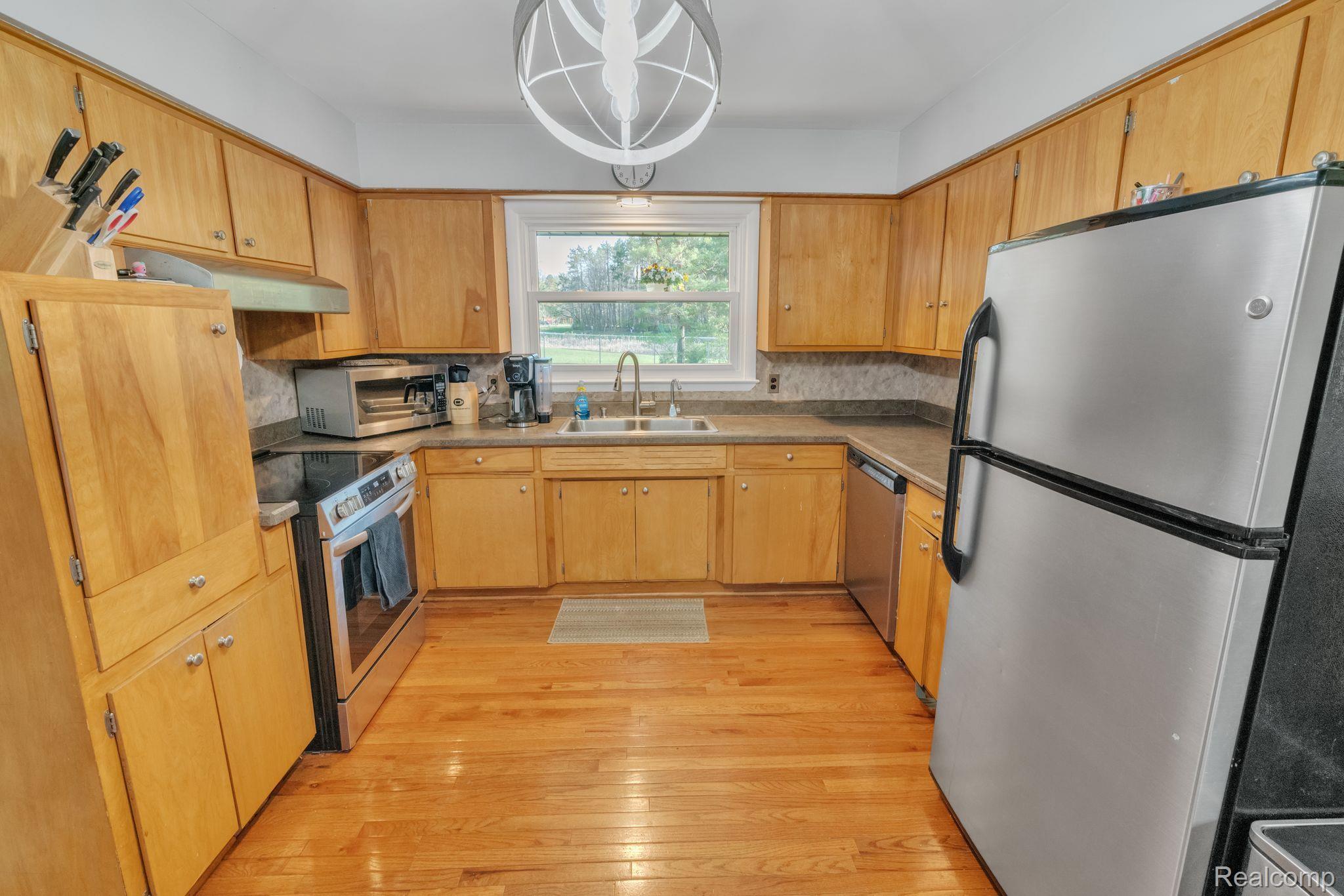9176 Carpenter Road Flushing, MI 48433 - Photo 8 of 35 Gallery Image 8