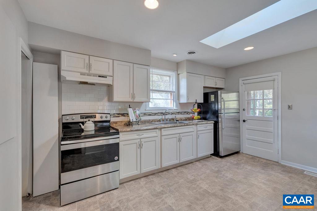 301 Georgetown Lane Charlottesville, VA 22901 - Photo 6 of 39 a kitchen with a sink stove and refrigerator