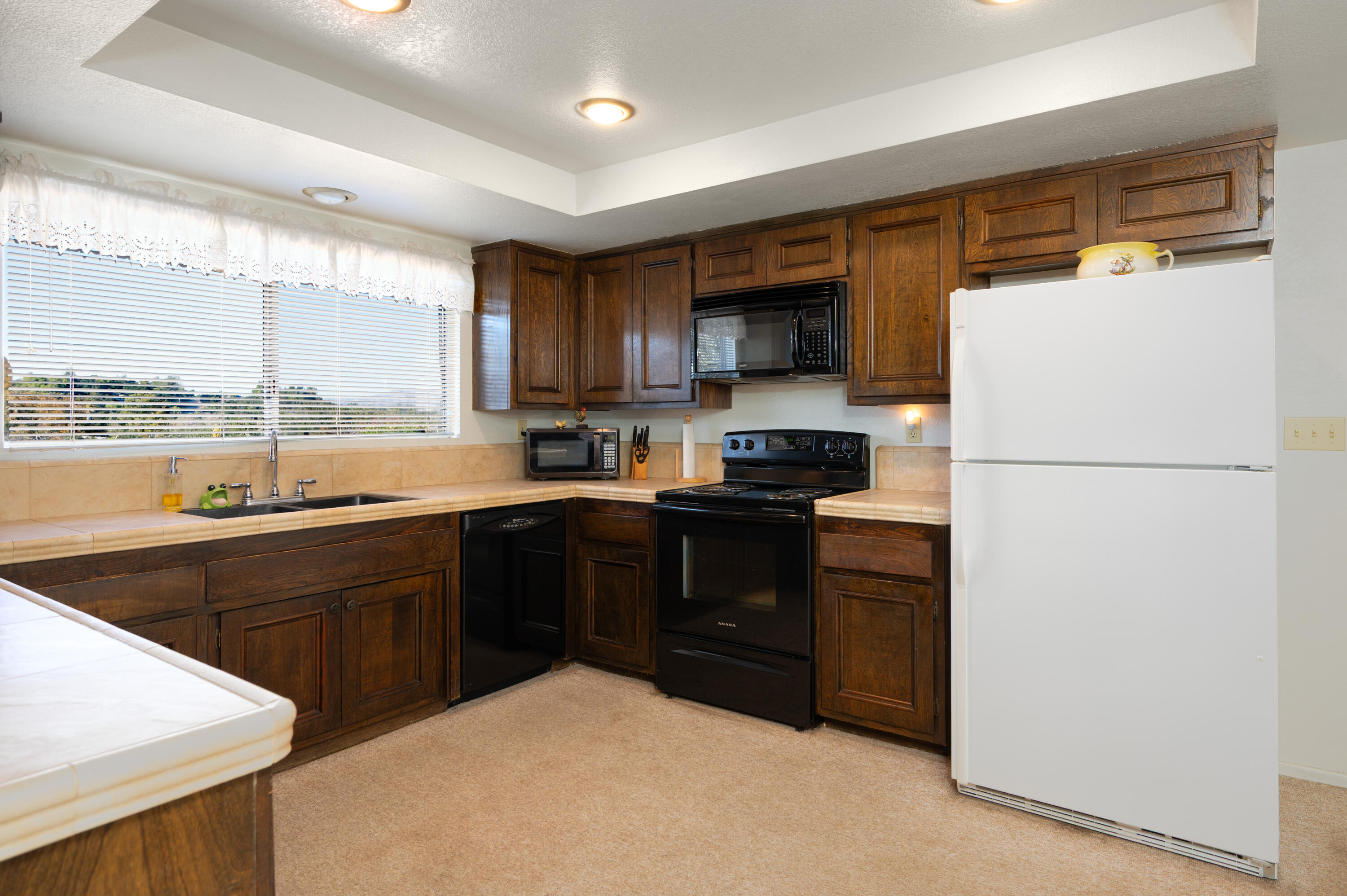 915 Ranch View Lane Solvang, CA 93463 - Photo 7 of 27 915-ranch-view-lane-Solvang-ca-8