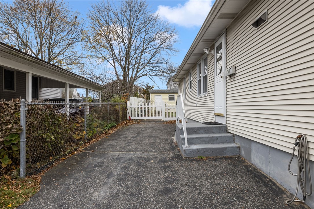 23 Hewes Street Cumberland, RI 02864 - Photo 6 of 39