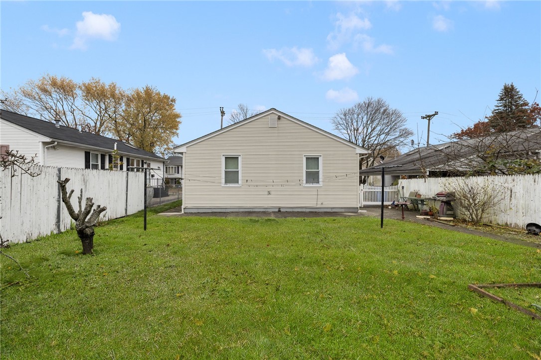 23 Hewes Street Cumberland, RI 02864 - Photo 8 of 39