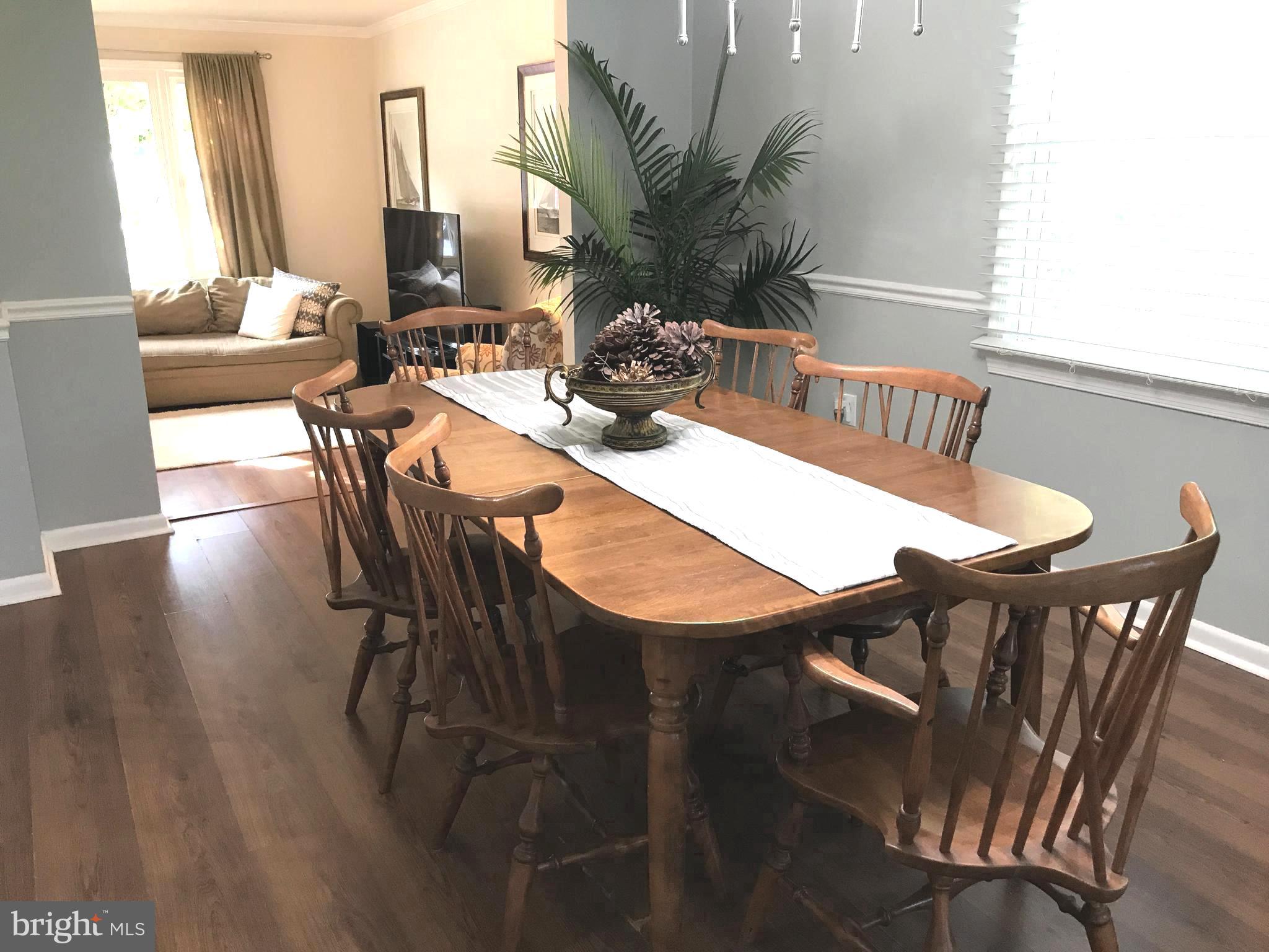 400 Colonial Ridge Lane Arnold, MD 21012 - Photo 12 of 38 Dining area that seats 6-8!
